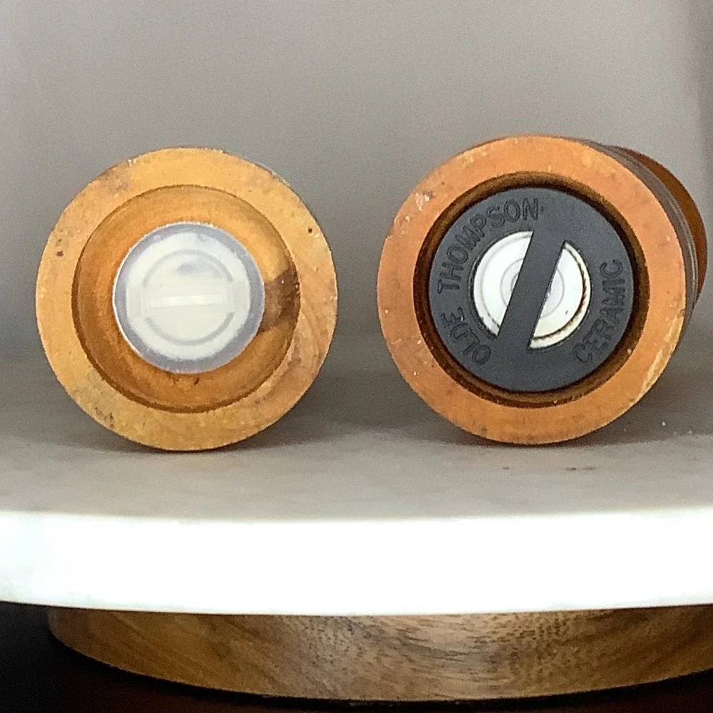 ODIE THOMPSON Salt &‎ Pepper Grinder Set Wood Lucite Vintage Kitchen Decor